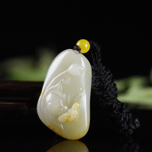 籽料和田白玉蝶恋花吊坠