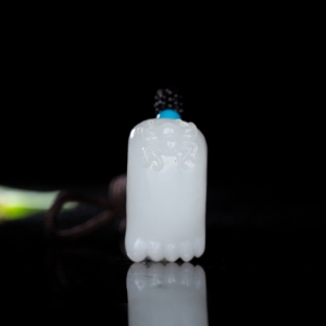 山料和田羊脂白玉知足吊坠