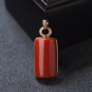 18K沙丁珊瑚方形吊坠
