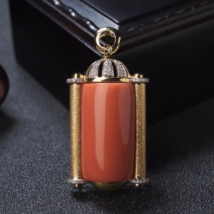 18KMOMO珊瑚方形吊坠