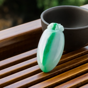 糯种春带彩翡翠福瓜吊坠