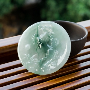 糯冰种飘花翡翠马上有钱吊坠