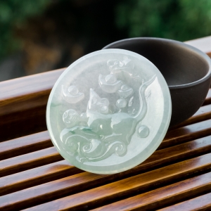 糯冰种飘花翡翠福鼠吊坠