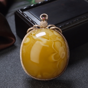 18K白花蜜蜡吊坠