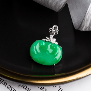 18K糯冰种翠绿翡翠如意吊坠