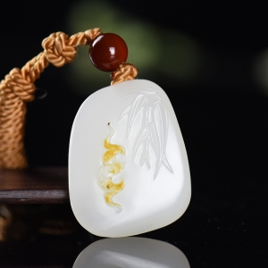 俏色山料和田白玉祝福吊坠