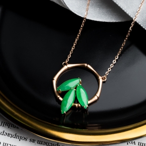 18K糯冰种翠绿翡翠项链