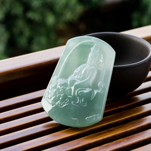 糯冰种浅绿翡翠文殊菩萨吊坠
