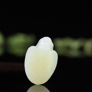 籽料和田白玉龙龟吊坠