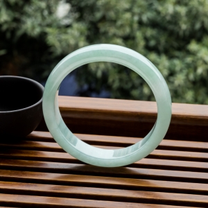 57mm糯冰种浅绿翡翠平安镯