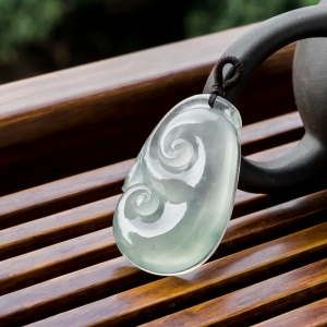 冰种翡翠如意吊坠