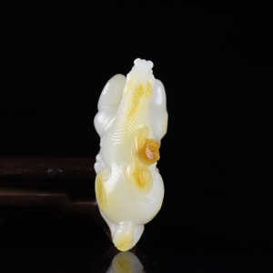 籽料和田白玉马上封侯手把件