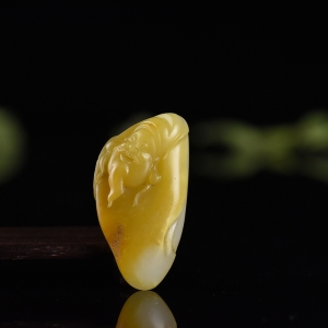 籽料和田玉黄沁财神吊坠