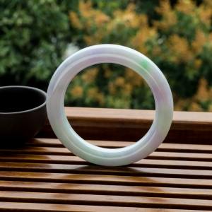 55.5mm糯种春带彩翡翠圆镯