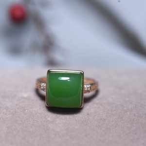 18K山料和田碧玉戒指