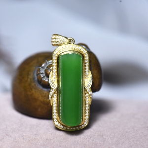 18K山料和田碧玉吊坠