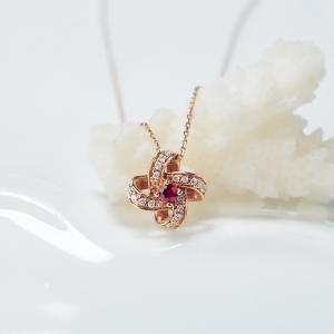18K鸽血红红宝石吊坠