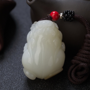 山料和田白玉貔貅吊坠