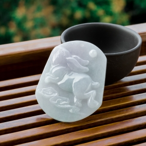 糯冰种翡翠兔子吊坠