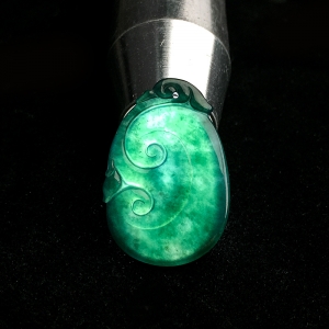 糯冰种墨翠如意吊坠