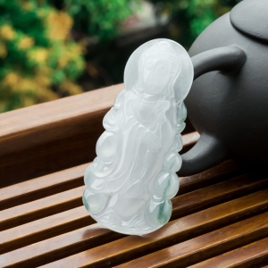 糯冰种飘花翡翠观音吊坠