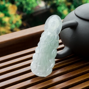 糯冰种浅绿翡翠观音吊坠