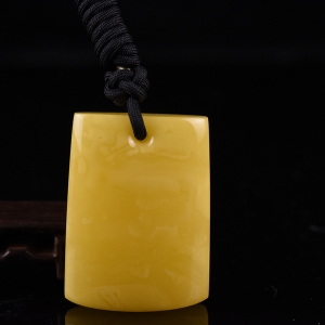 白花蜜蜜蜡无事牌吊坠