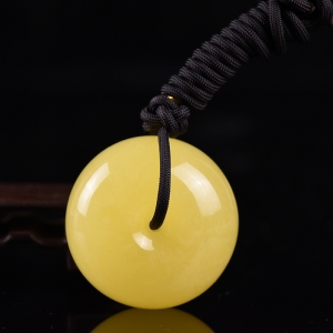 鸡油黄蜜蜡平安扣吊坠