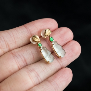 18K冰种翡翠福豆耳坠