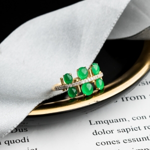 18K糯冰种翠绿翡翠戒指