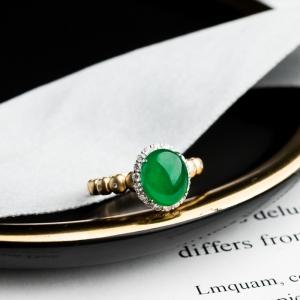 18K糯冰种阳绿翡翠戒指