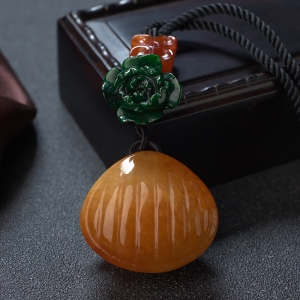 糯种红翡贝壳吊坠