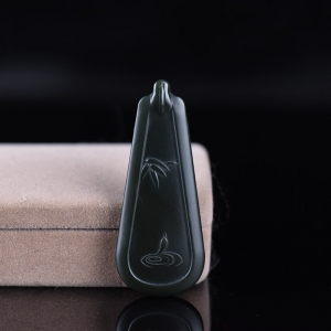 山料和田青玉势如破竹吊坠