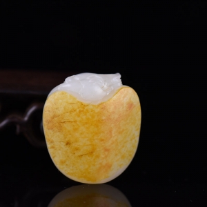 籽料和田白玉龙龟吊坠