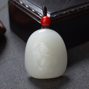山料和田羊脂白玉弥勒佛吊坠