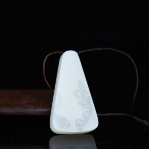 籽料和田白玉年年有余吊坠