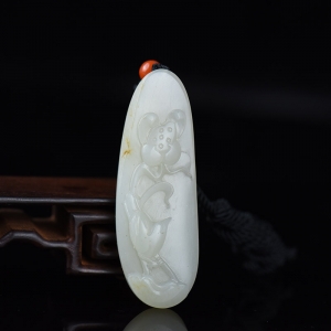 籽料和田白玉莲花吊坠