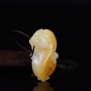 籽料和田玉貔貅吊坠