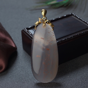 18K冰飘料南红吊坠