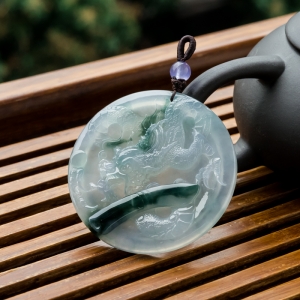 糯冰种飘花翡翠飞龙在天吊坠