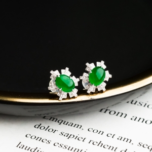 18K冰种阳绿翡翠耳钉
