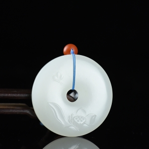 山流水料和田羊脂白玉年年有余吊坠