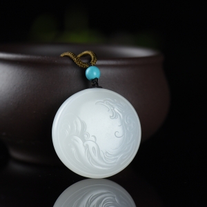 籽料和田白玉凤穿牡丹吊坠