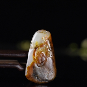 籽料和田玉蝶恋花吊坠