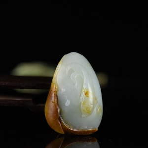 籽料和田白玉年年有鱼吊坠