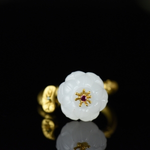 18K籽料和田白玉荷韵戒指