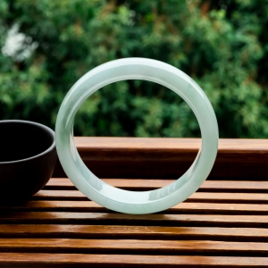 58.5mm糯冰种浅绿翡翠平安镯