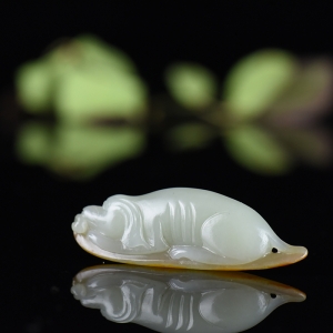 籽料和田青白玉旺财吊坠