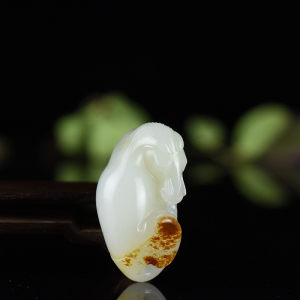 籽料和田白玉马上有福吊坠