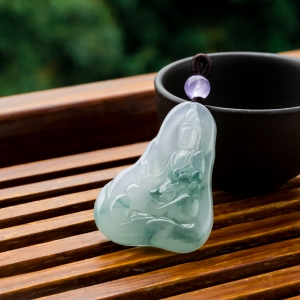 糯冰种飘花翡翠大势至吊坠